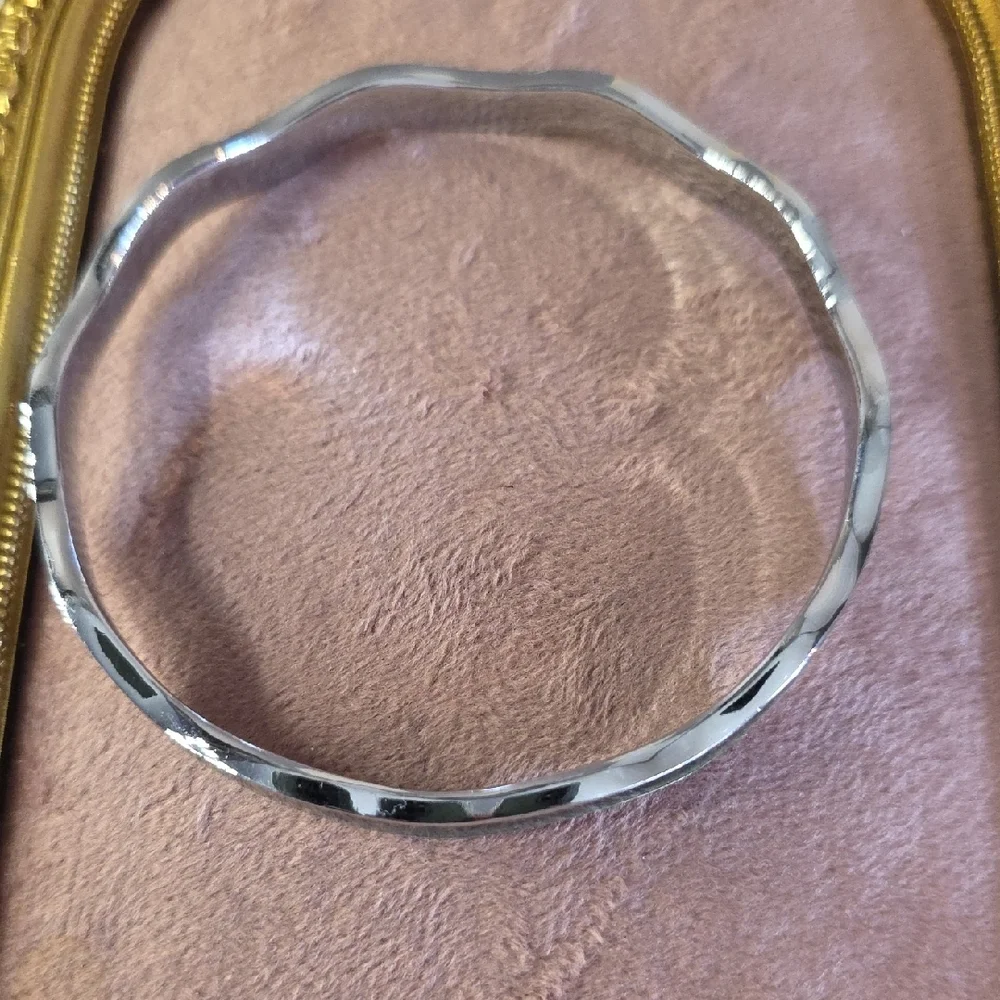 Vintage Color Changing and Silver Wavy Bangle